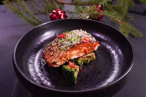Grill lašišos kepsnys su daržovėmis