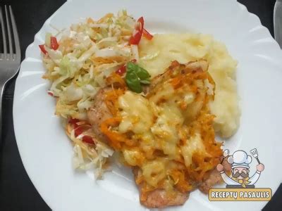 Kalakutienos kepsnys su sūriu ir daržovėmis