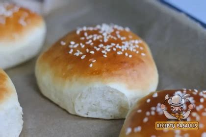 Minkštos mielinės bandelės su sezamo sėklomis, tinkančios mėsainiams