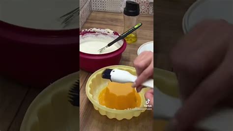 Gimtadienio tortas su maskarpone, pagamintas Tupperware žiedo formoje