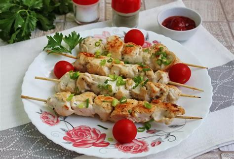Vištienos gabalėliai kefyro marinate su žolelėmis ir prieskoniais