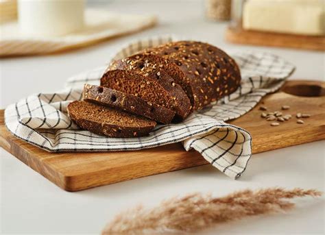 Įvairių rūšių duona: ruginė, kvietinė, čiabata ir batonėliai