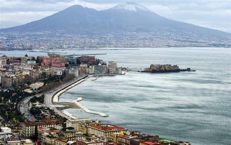 Itališkas Neapolio miesto kraštovaizdis