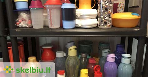 Įvairūs Tupperware indai virtuvėje