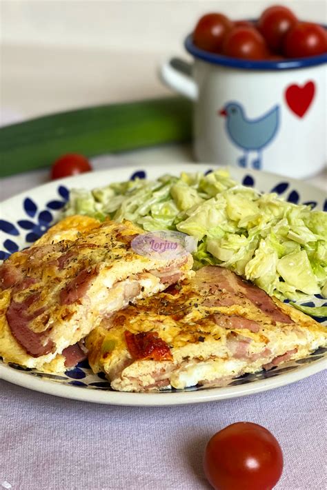 Sodrus omletas su avokadu ir šonine