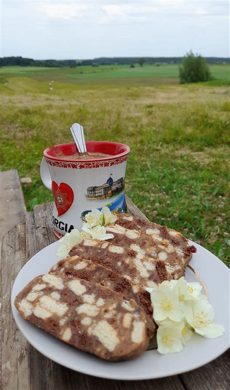 Tinginys su šokoladu ir saldainiais