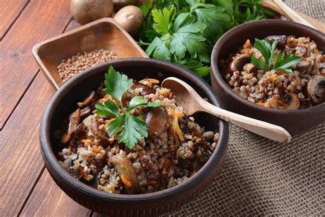 Nuotrauka: Grikių košė su pievagrybių padažu