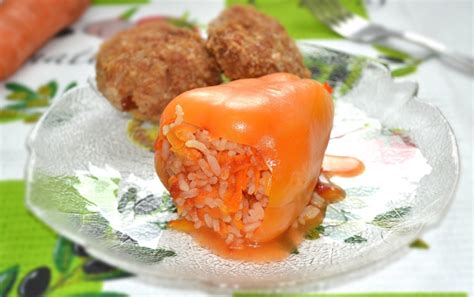 Ryžiais ir pupelėmis įdarytos paprikos