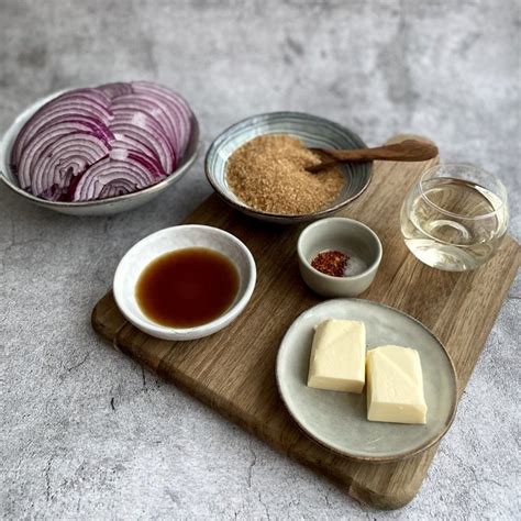 Įvairūs svogūnų padažų ingredientai