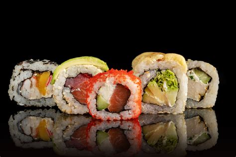 Užkepti sushi sūriu
