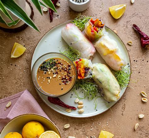 Įvairūs ingredientai ryžių suktinukams