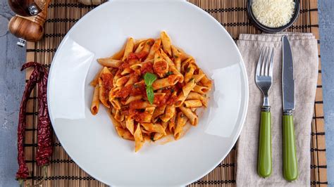 Švieži makaronai su padažu