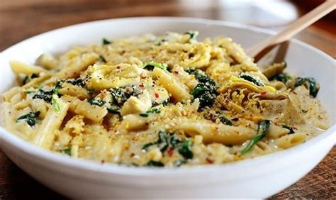 Paruošti makaronai su mocarela ir špinatais