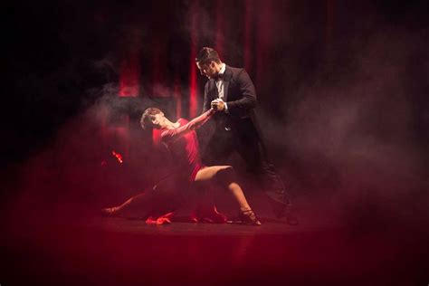 Tango šokėjai Vilniaus senamiestyje