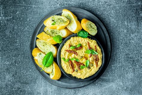 Saulėje džiovinamų pomidorų stelažai Italijoje