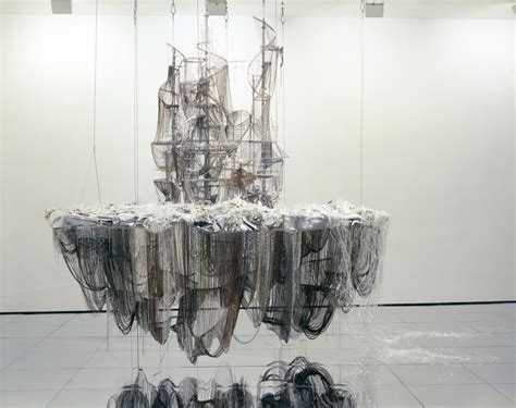 Lee Bul menininkės performansas 