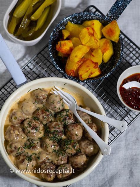 Mėsos kukuliukai su baltu padažu