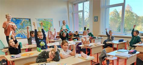 Konditerinių mokymų klasė su mokiniais