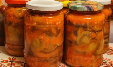 Daržovių lečo su paprikomis ir baklažanais stiklainiuose