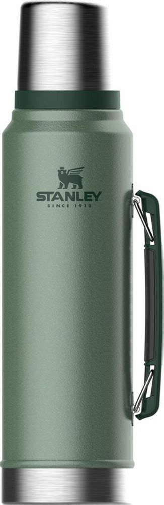 Stanley Classic Green pietų termosas gamtoje