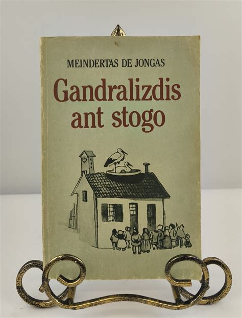 Gandralizdis ant stogo, sukeliantis žalą
