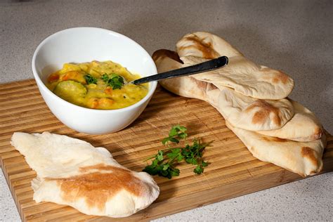 Indiškas karis su naan duona