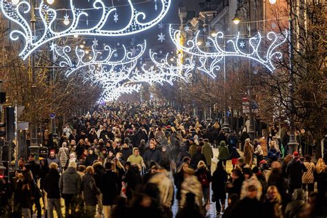 Riedutininkų procesija Karakaso gatvėmis per Kalėdas
