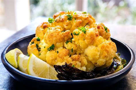 Keptas žiedinis kopūstas su grietinėlės padažu