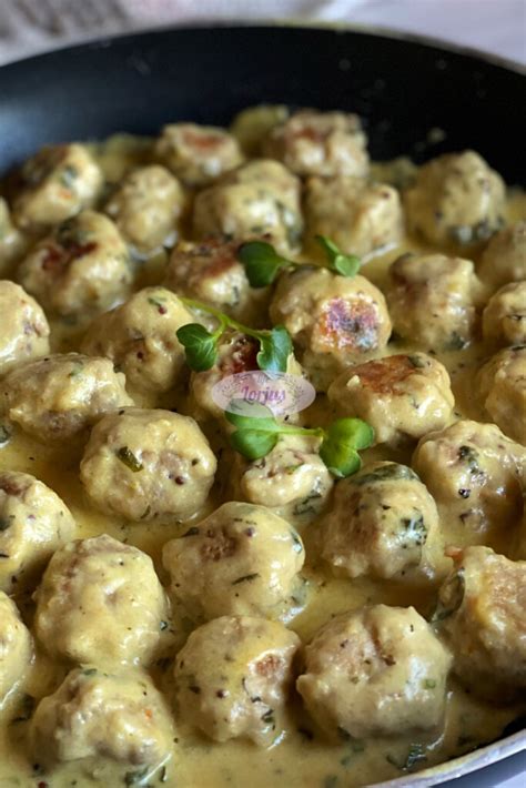 Mėsos kukuliai grietinėlės padaže