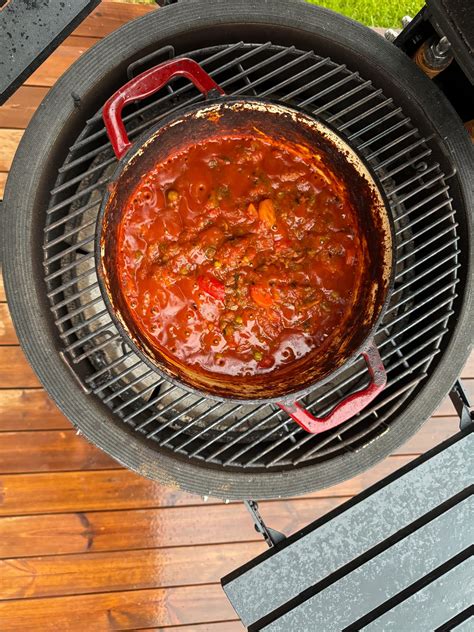 Mėsos rūkymas Kamado kepsninėje