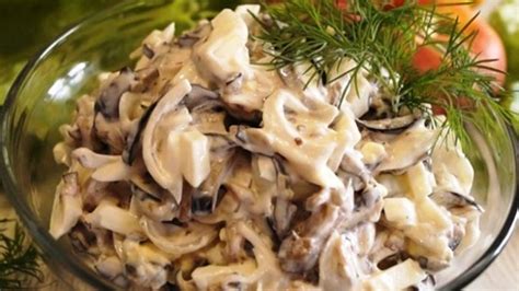 Baklažanų salotos su pievagrybiais