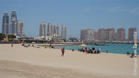 Haeundae paplūdimys su dangoraižiais fone