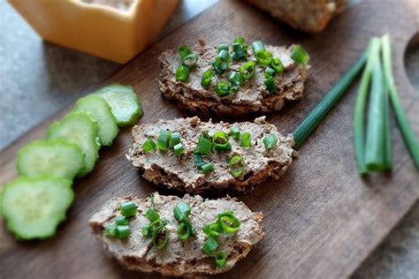 Nuotrauka: gardus jautienos kepenėlių paštetas su duona