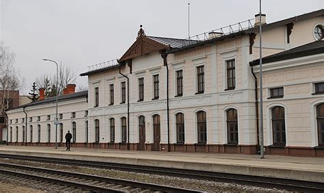 Mažeikių geležinkelio stotis ir istorinis pastatas