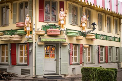 Medininkų restorano fasadas Vilniaus senamiestyje