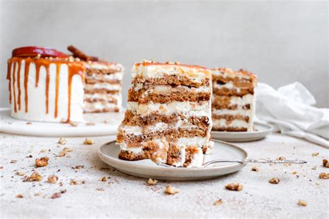 Obuolių ir riešutų tortas su karamele