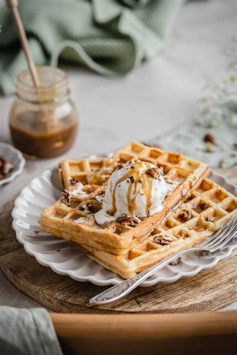 Vafliai su karamele ir riešutų kremu