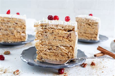 morenginis tortas su slyvomis