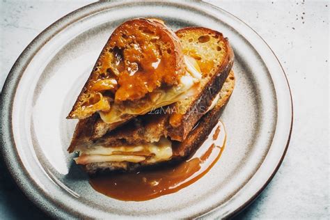 Keptas sūrio sumuštinis