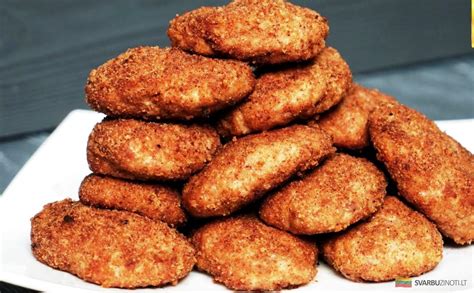 Apkepti kotletai kepimo skardoje