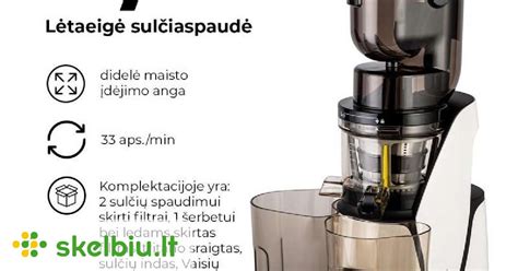 Moters rankos spaudžiančios kopūstų sultis su sulčiaspaude