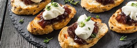 Veganiškos žirnių košės su karamelizuotais svogūnais pavyzdys
