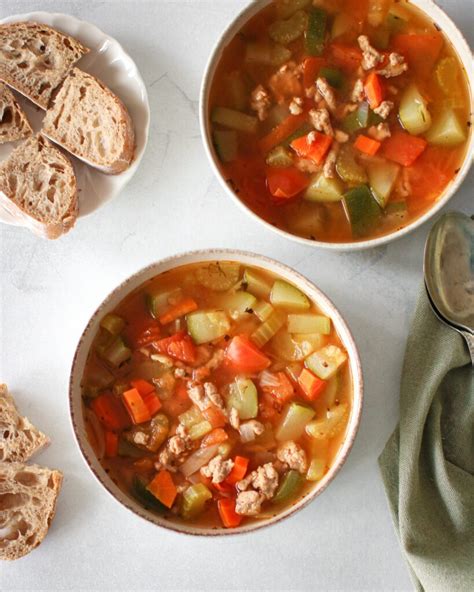 Cukinijų sriubos su kalakutiena ingredientai