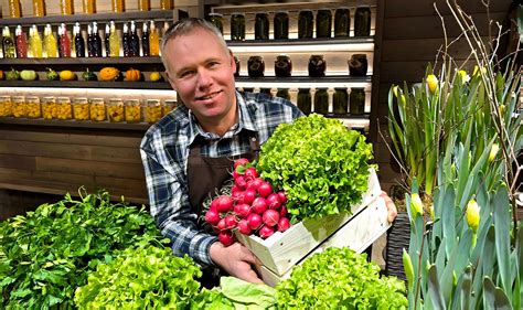 Šviežios daržovės turguje