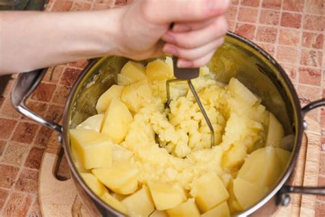 Bulvių tarkavimas kotletams