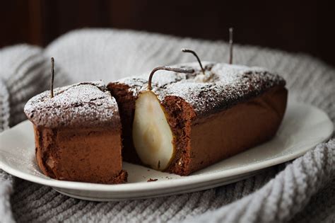 šokoladinis kriaušių pyragas