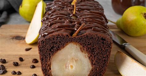 Šokoladinis burokėlių pyragas su kriaušėmis ir riešutais