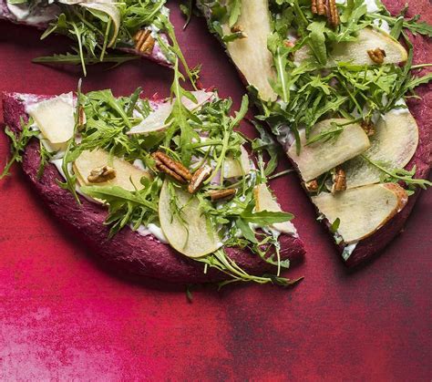 Burokėlių pica su kriaušėmis ir ožkų sūriu