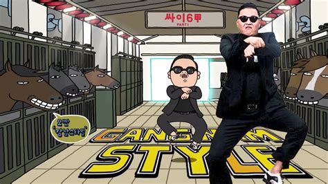 PSY atliekantis 