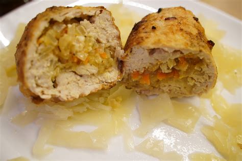 Pagrindiniai ingredientai kiaulienos faršo kotletams su varške